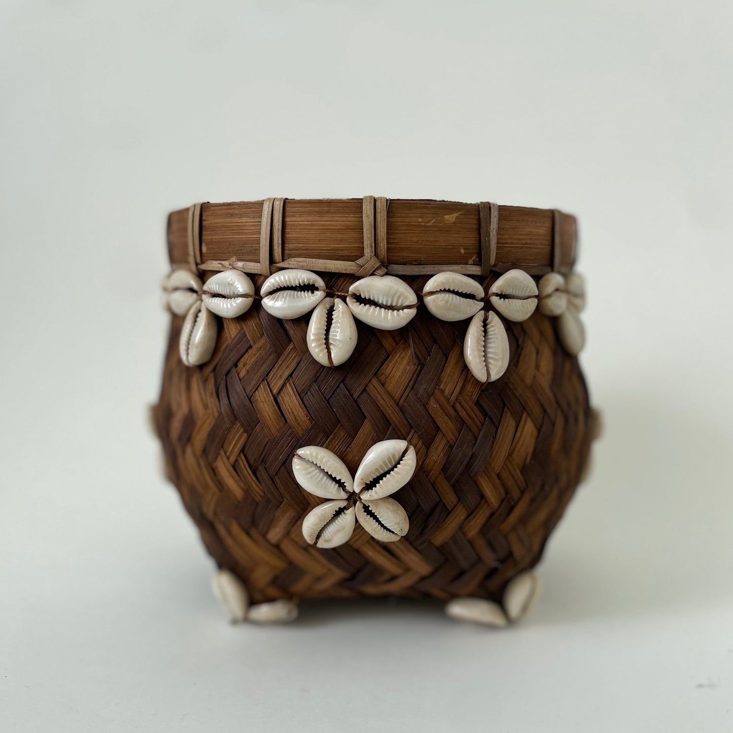Small Raffia Basket with Sea Shells